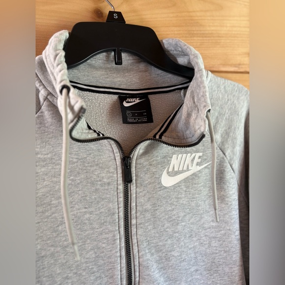 Women's Nike Heather Gray Rally Half-Zip Sweatshirt. Size Small - Picture 3 of 7